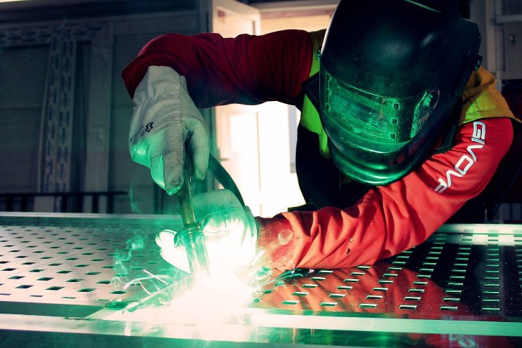 Industrie krimpt voor het eerst in 1,5 jaar Industrie krimpt voor het eerst in 1,5 jaar