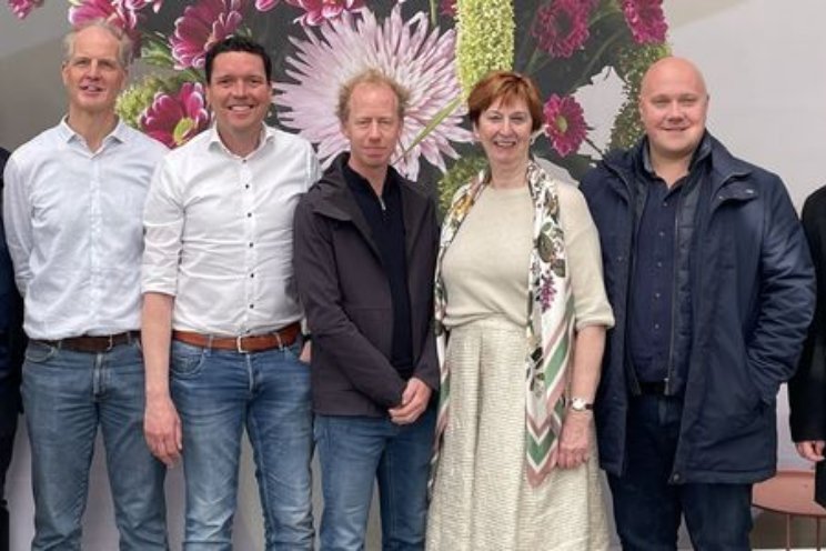 VVD'ers maken kennis met robotisering tuinbouw