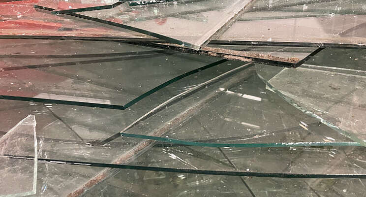 Arbocatalogus: veilig glas repareren na schade Arbocatalogus: veilig glas repareren na schade